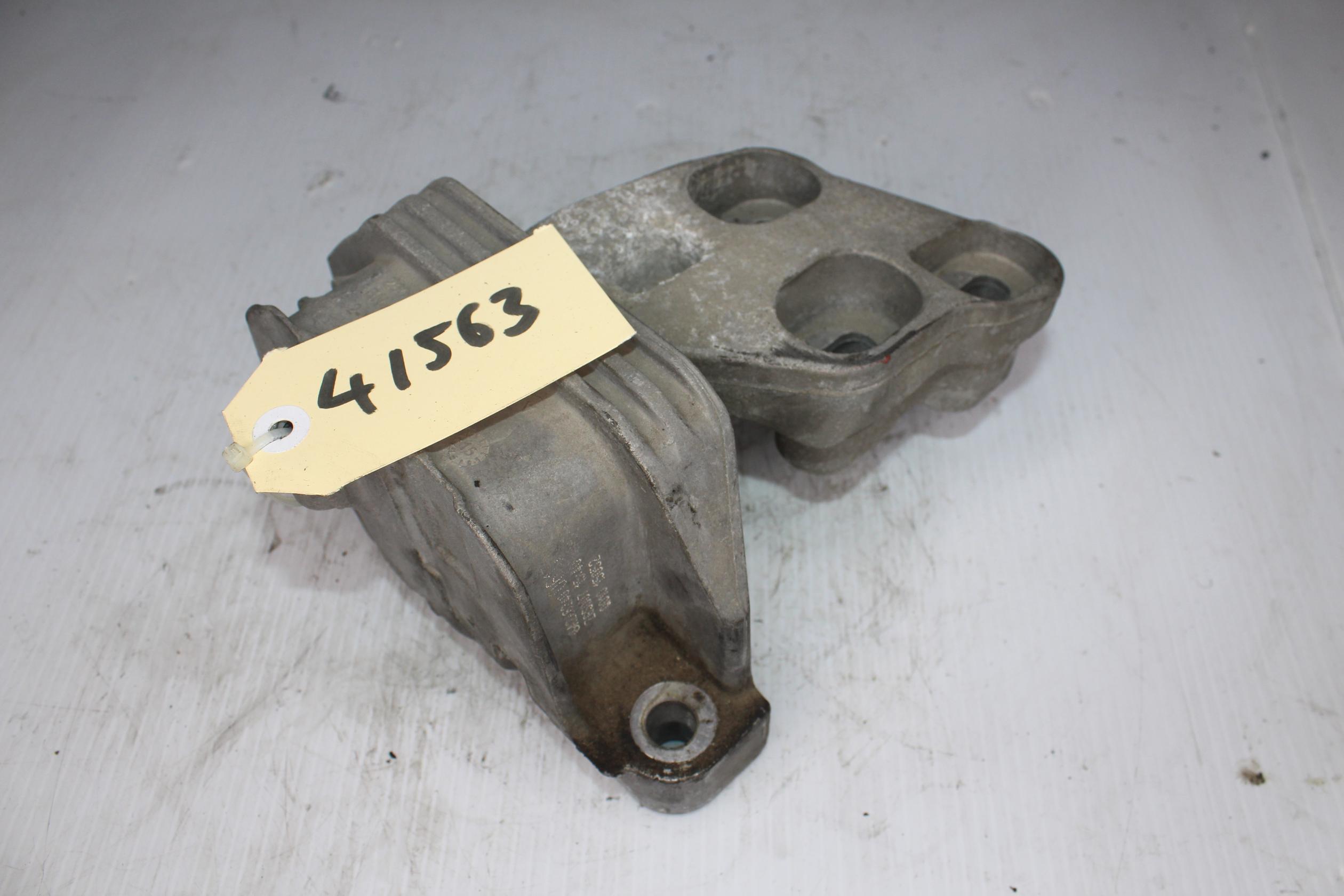 Mercedes Benz W176 A250 Transmission Gearbox Mount A2462400617 - Image 1