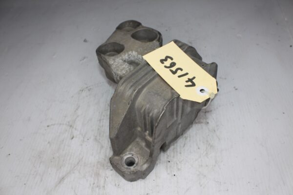 Mercedes Benz W176 A250 Transmission Gearbox Mount A2462400617