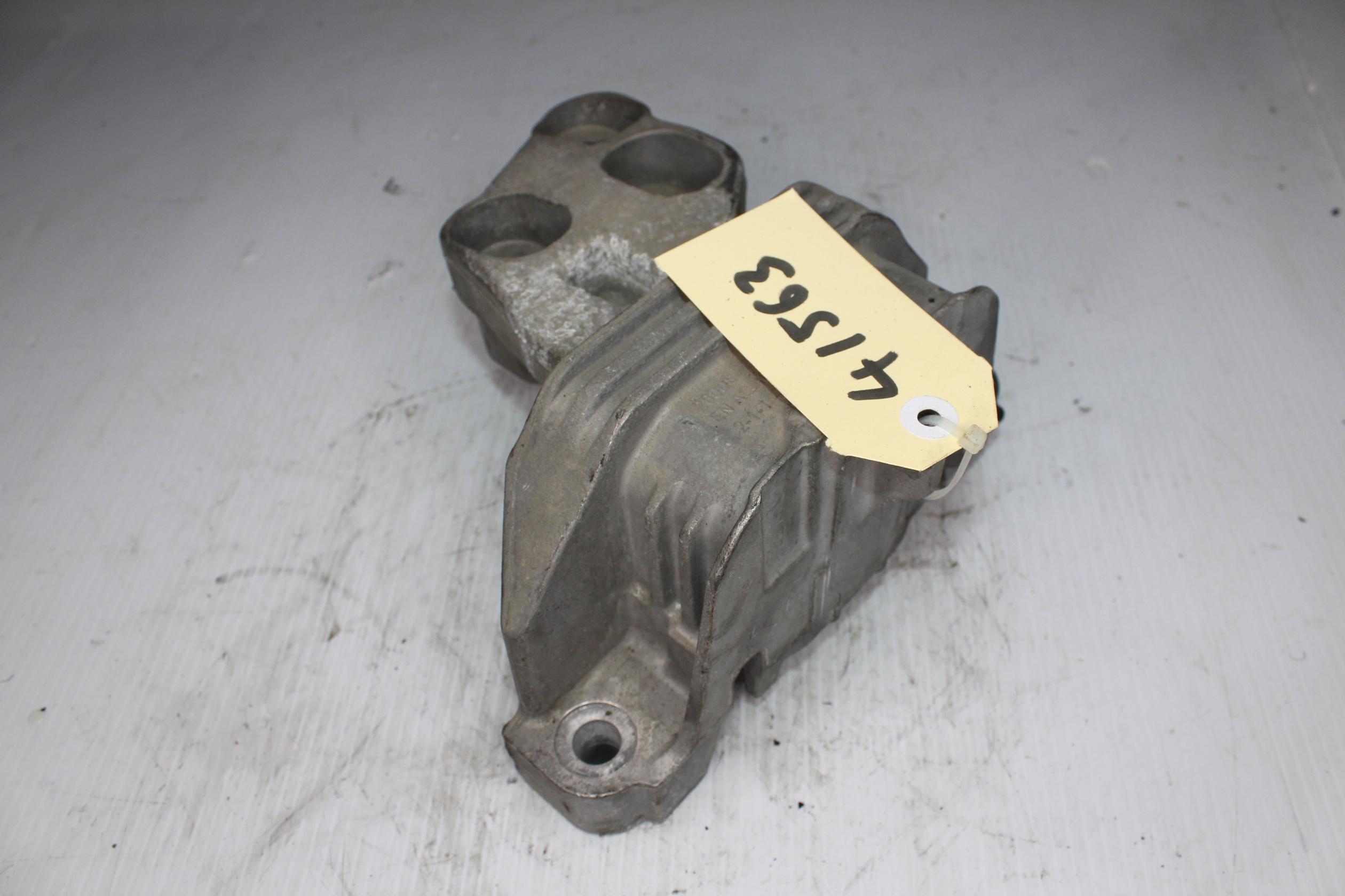 Mercedes Benz W176 A250 Transmission Gearbox Mount A2462400617 - Image 2