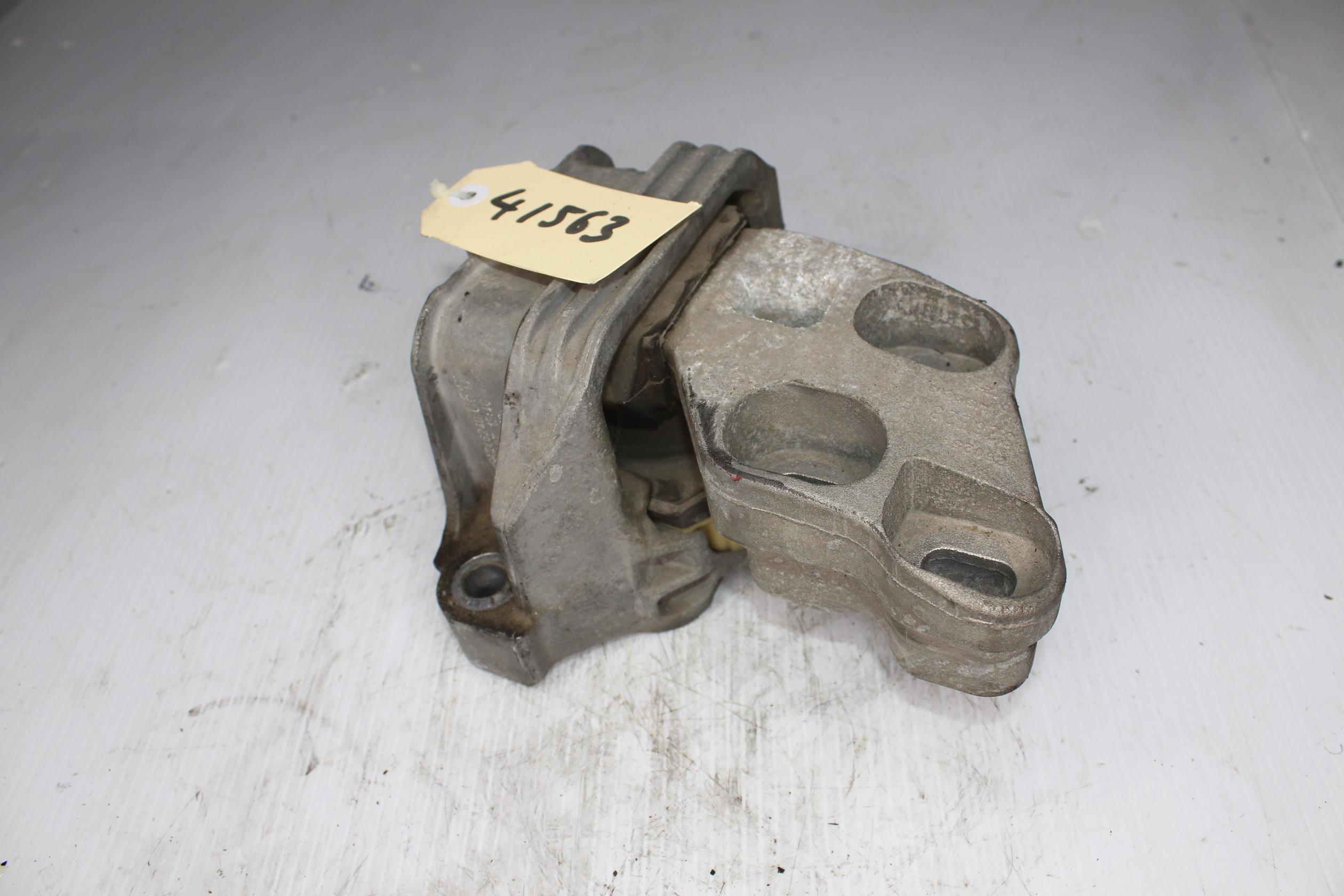 Mercedes Benz W176 A250 Transmission Gearbox Mount A2462400617 - Image 4