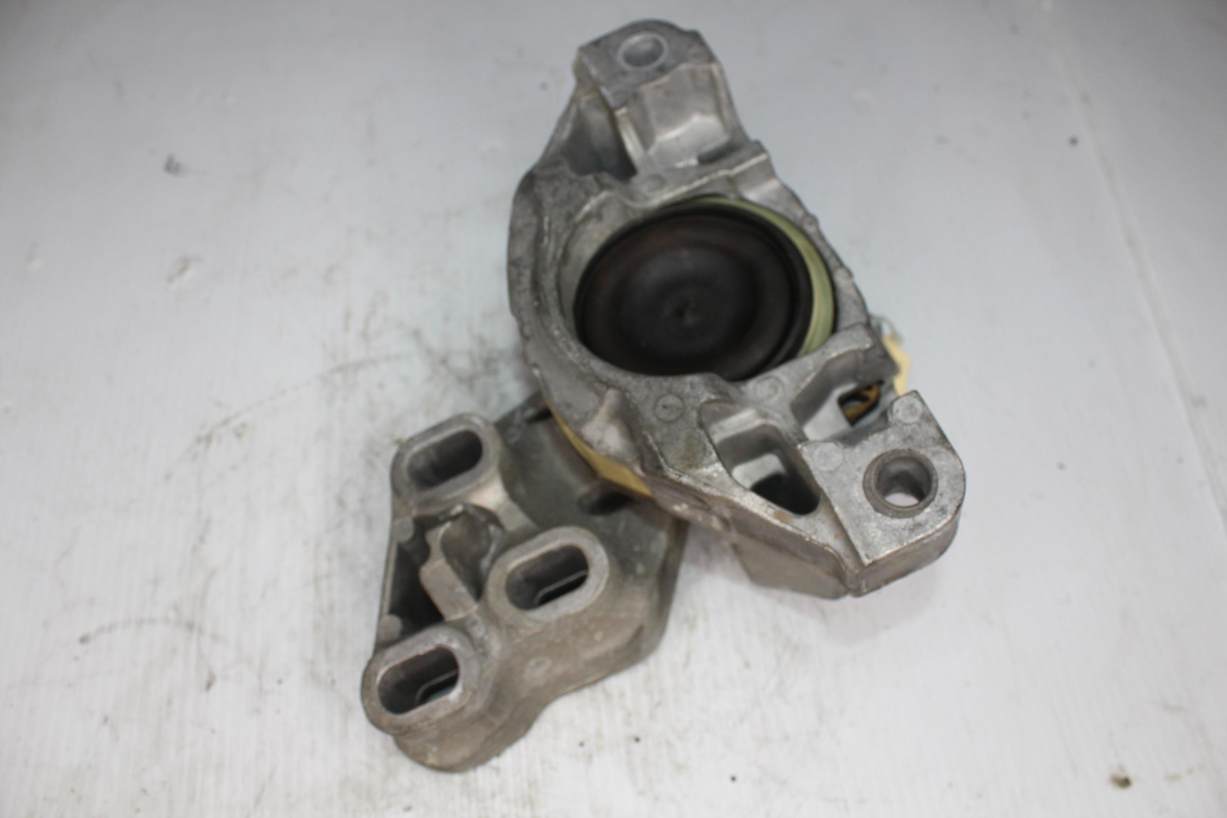 Mercedes Benz W176 A250 Transmission Gearbox Mount A2462400617 - Image 6