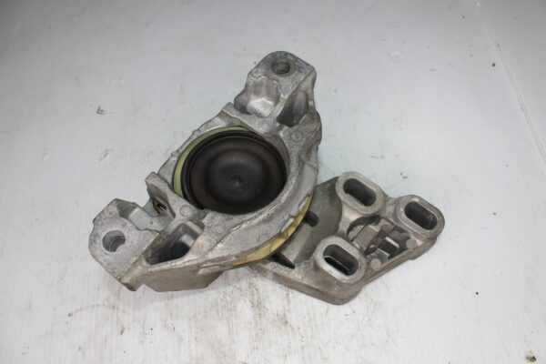 Mercedes Benz W176 A250 Transmission Gearbox Mount A2462400617