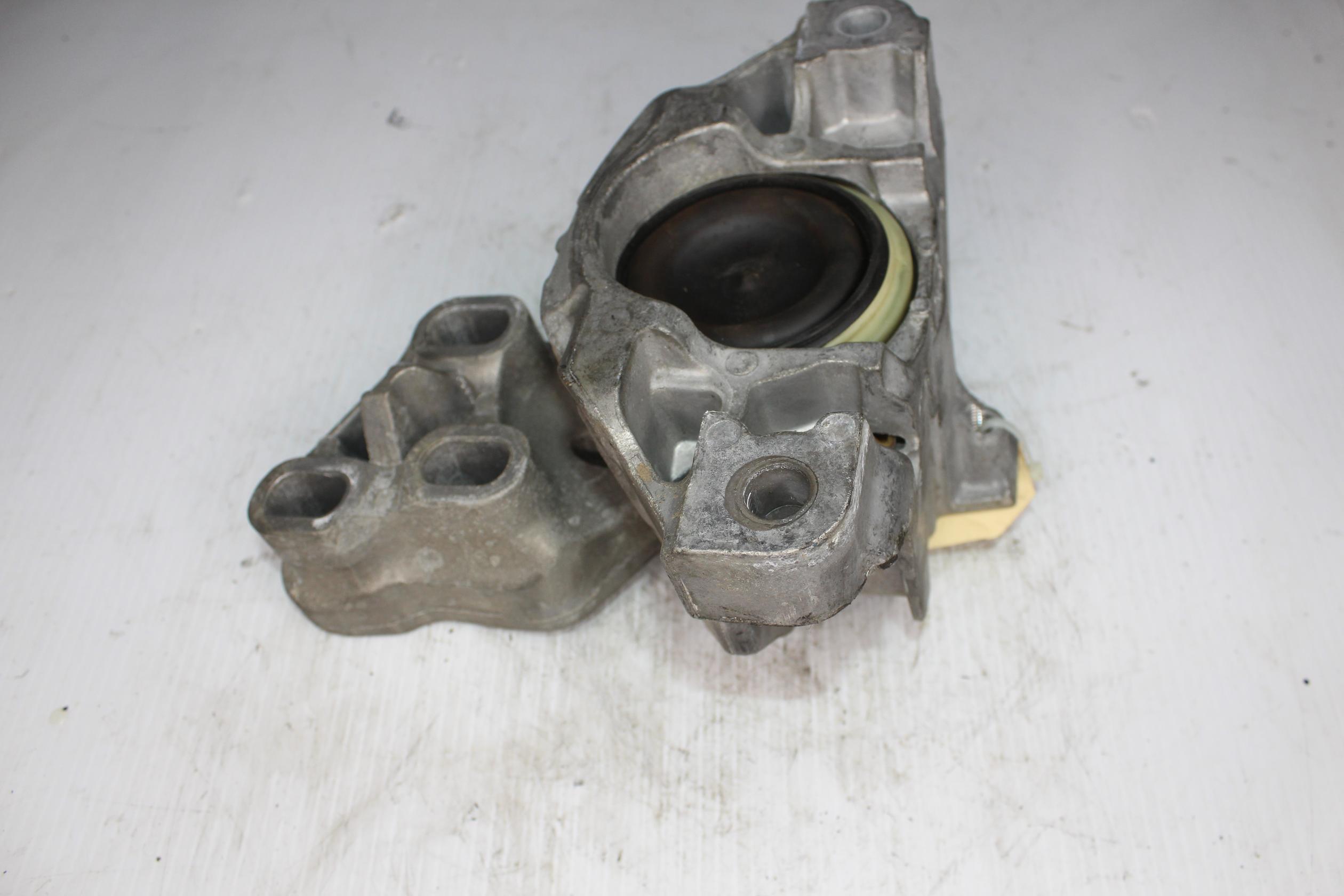 Mercedes Benz W176 A250 Transmission Gearbox Mount A2462400617 - Image 9