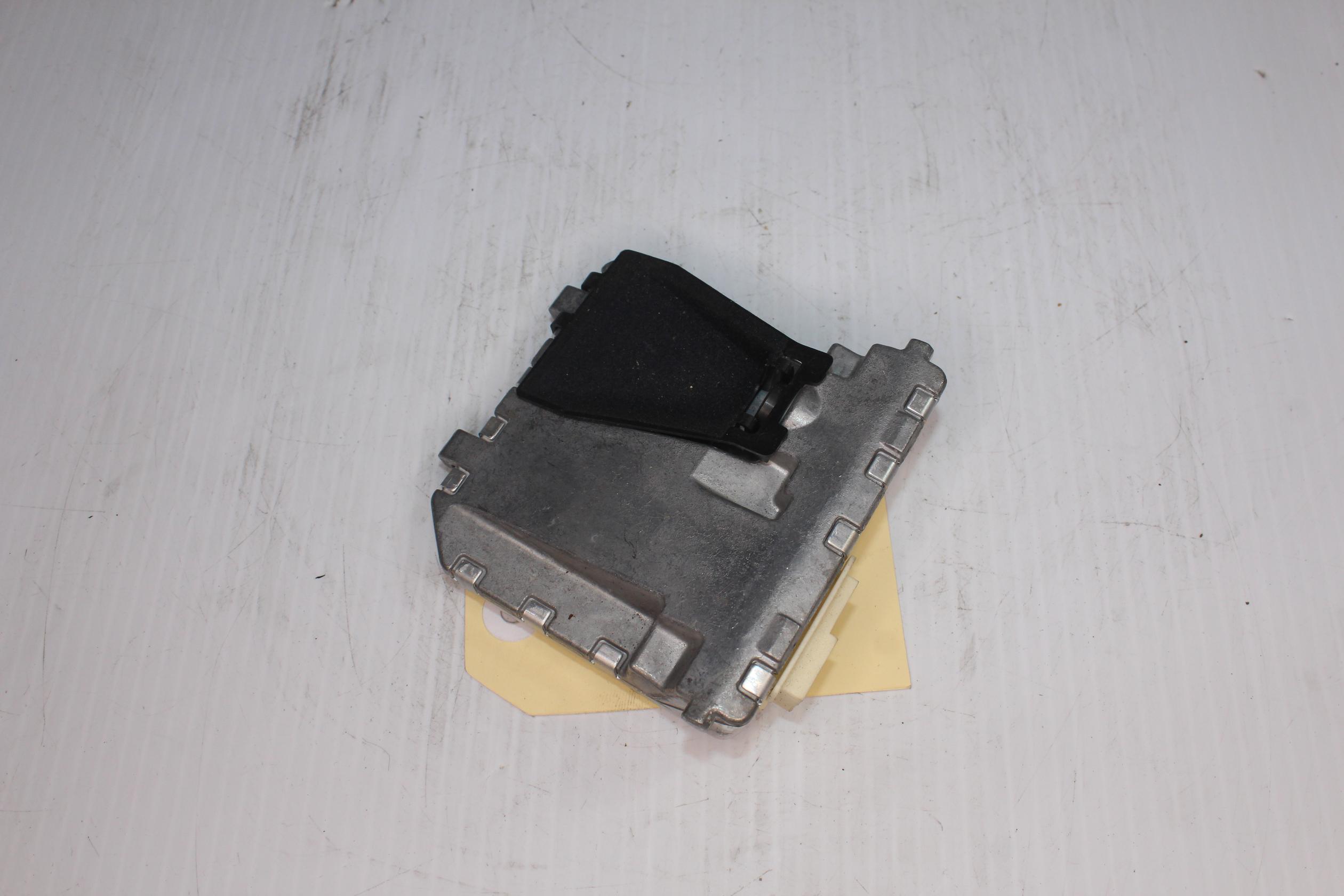 Mercedes Benz W204 C63 Windscreen Multifunction Camera A0009050338, A0009057202 - Image 3
