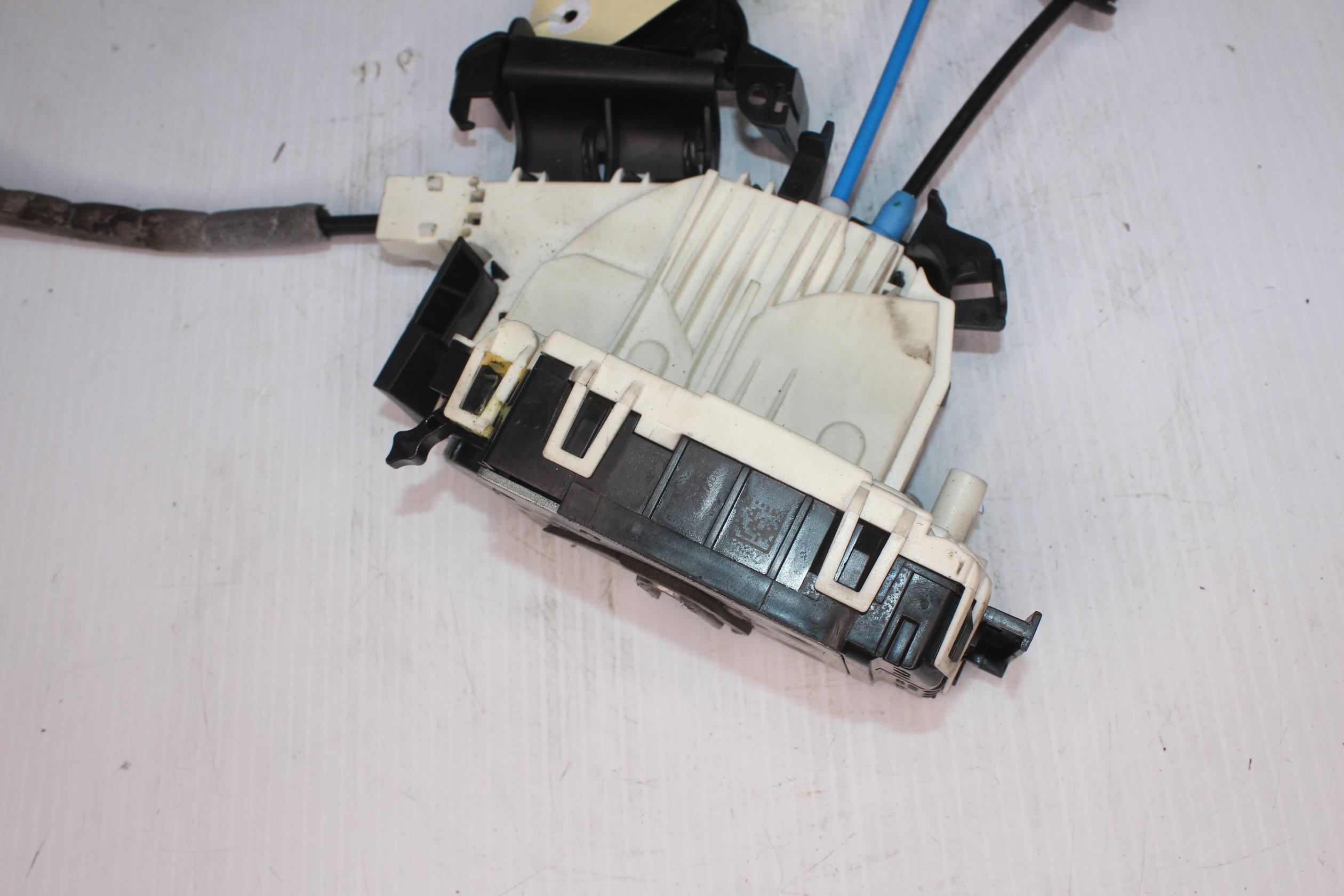 Mercedes Benz W204 C63 AMG Left Rear Door Lock Actuator A2047302735 - Image 2