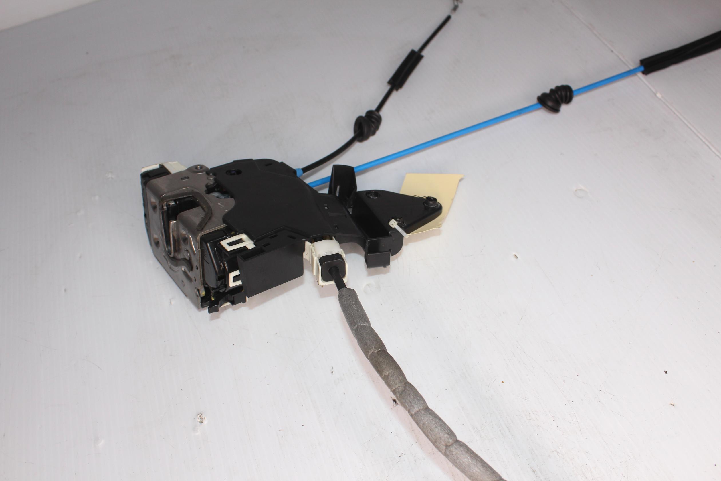 Mercedes Benz W204 C63 AMG Left Rear Door Lock Actuator A2047302735 - Image 11
