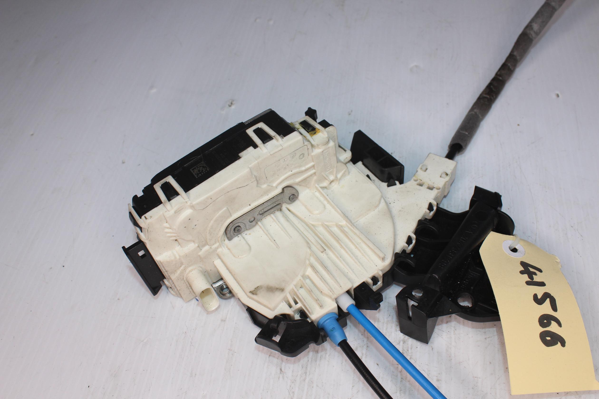Mercedes Benz W204 C63 AMG Left Rear Door Lock Actuator A2047302735 - Image 3