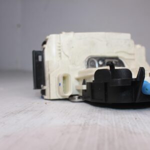 Mercedes Benz W204 C63 AMG Left Rear Door Lock Actuator A2047302735 - Image 4