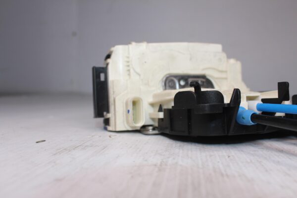 Mercedes Benz W204 C63 AMG Left Rear Door Lock Actuator A2047302735
