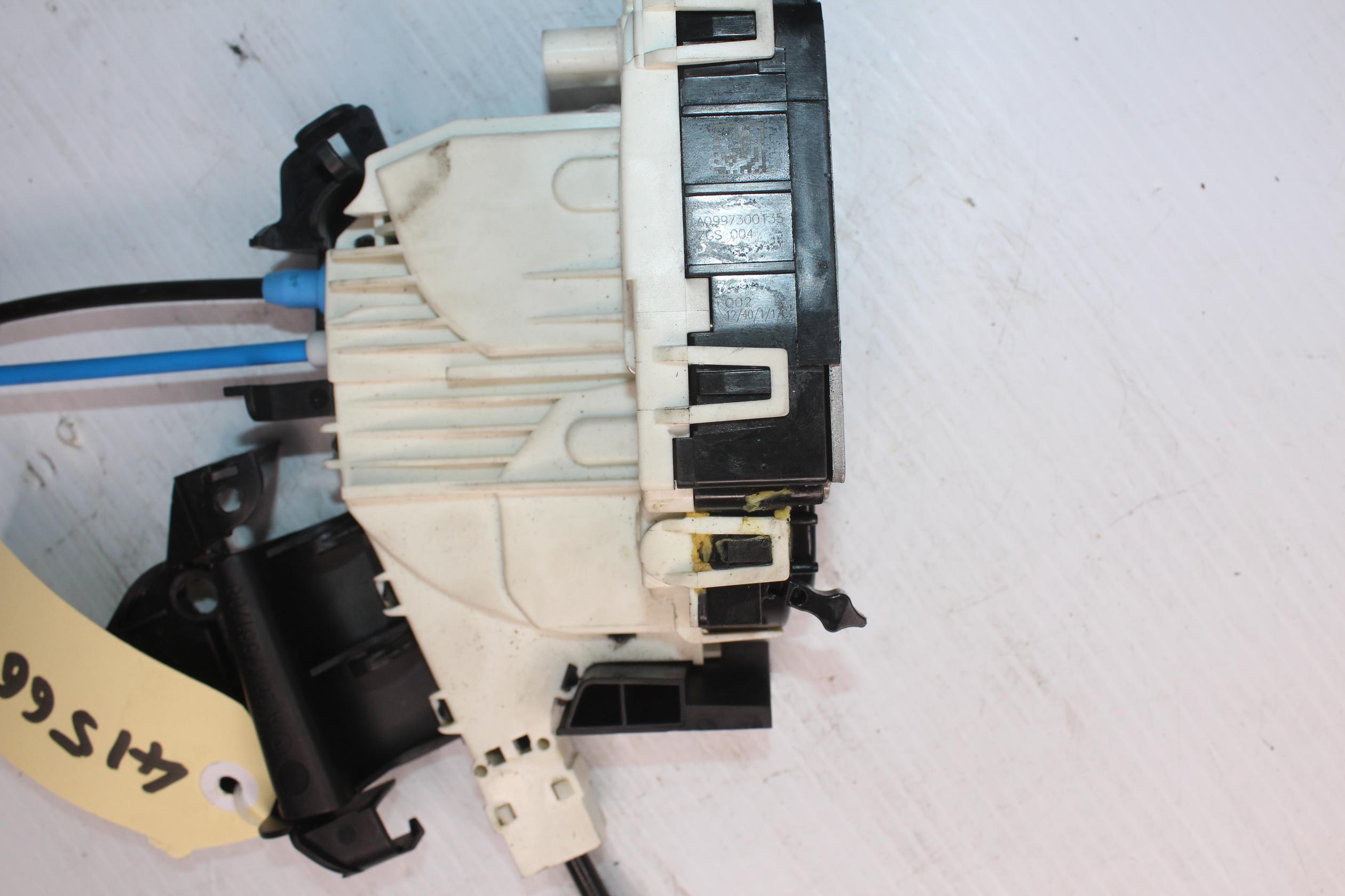 Mercedes Benz W204 C63 AMG Left Rear Door Lock Actuator A2047302735 - Image 6