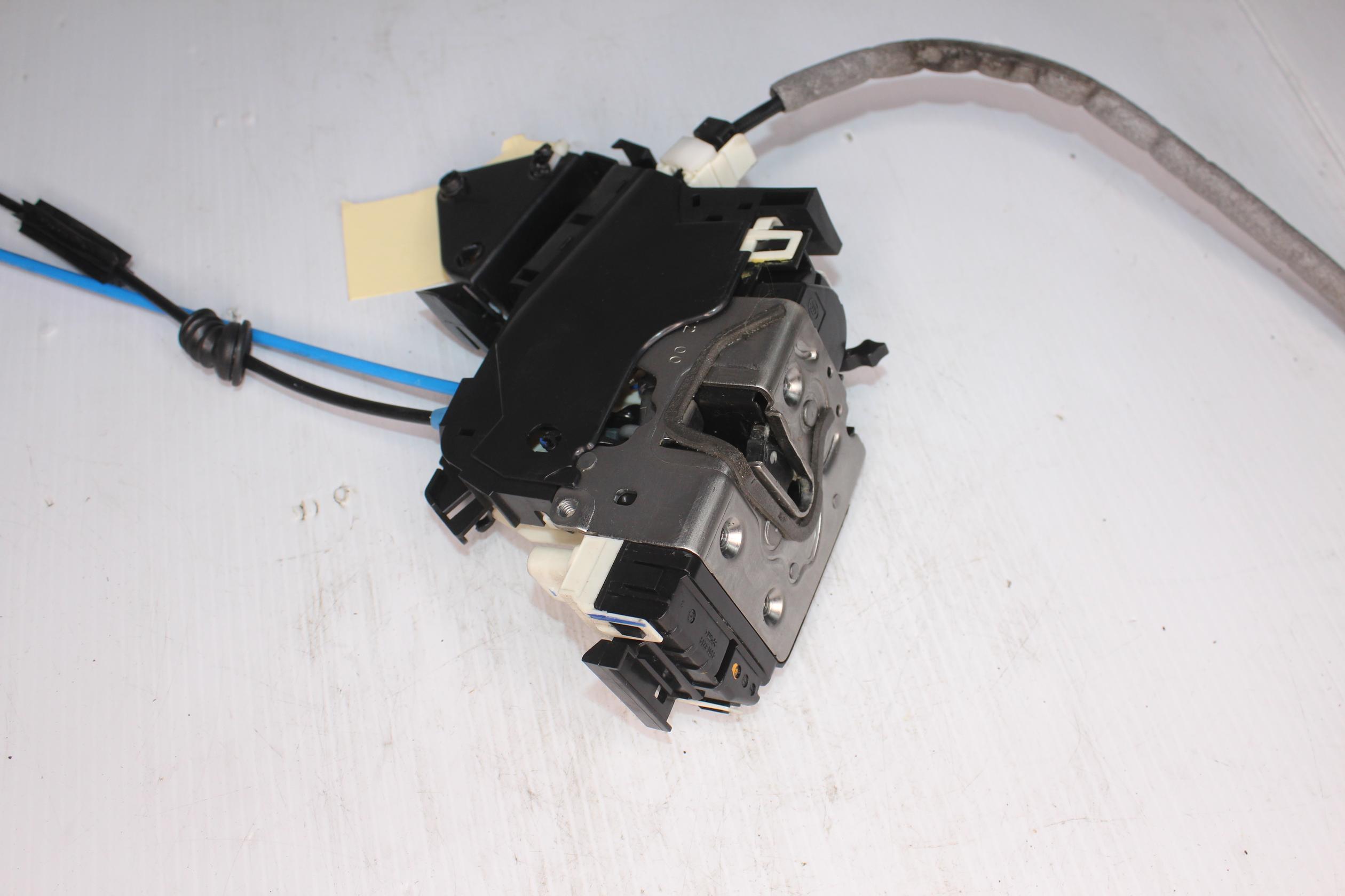 Mercedes Benz W204 C63 AMG Left Rear Door Lock Actuator A2047302735 - Image 7
