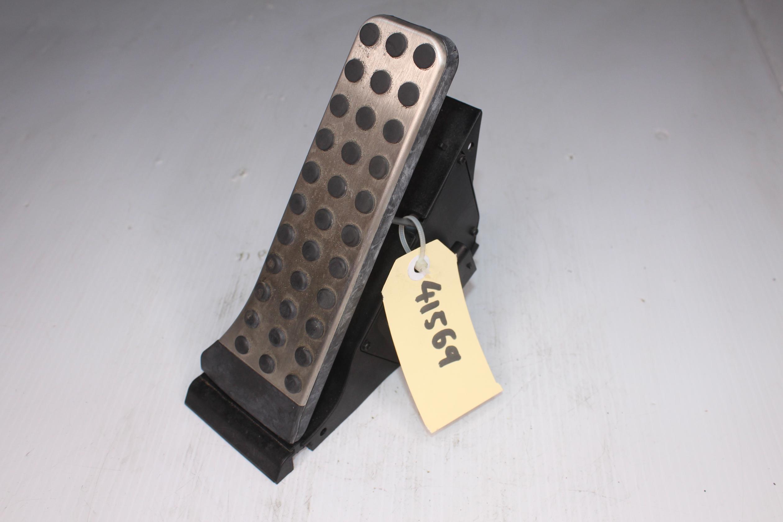 Mercedes Benz W222 S Class Accelerator Throttle Pedal A2223001100 - Image 1