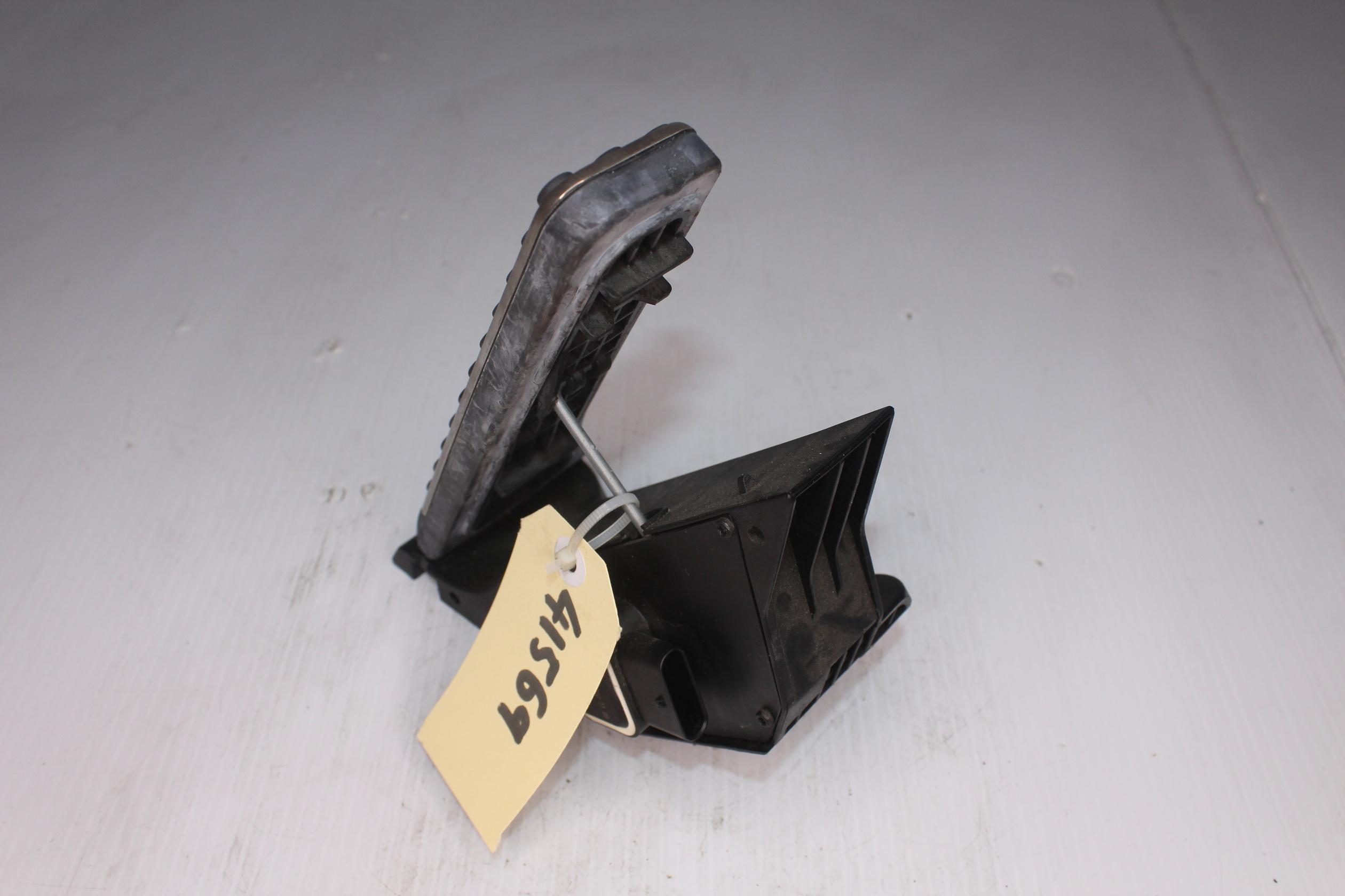 Mercedes Benz W222 S Class Accelerator Throttle Pedal A2223001100 - Image 2