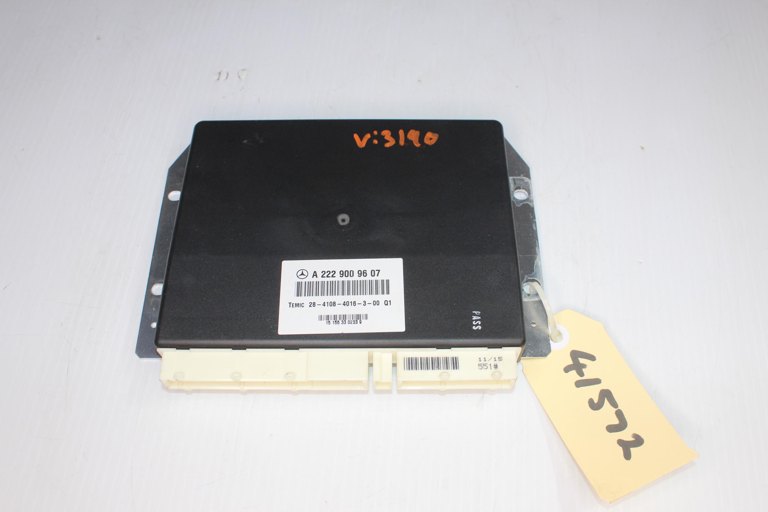 Mercedes Benz W222 S400 Air Suspension Control Unit A2229009607, A2229006213 - Image 1