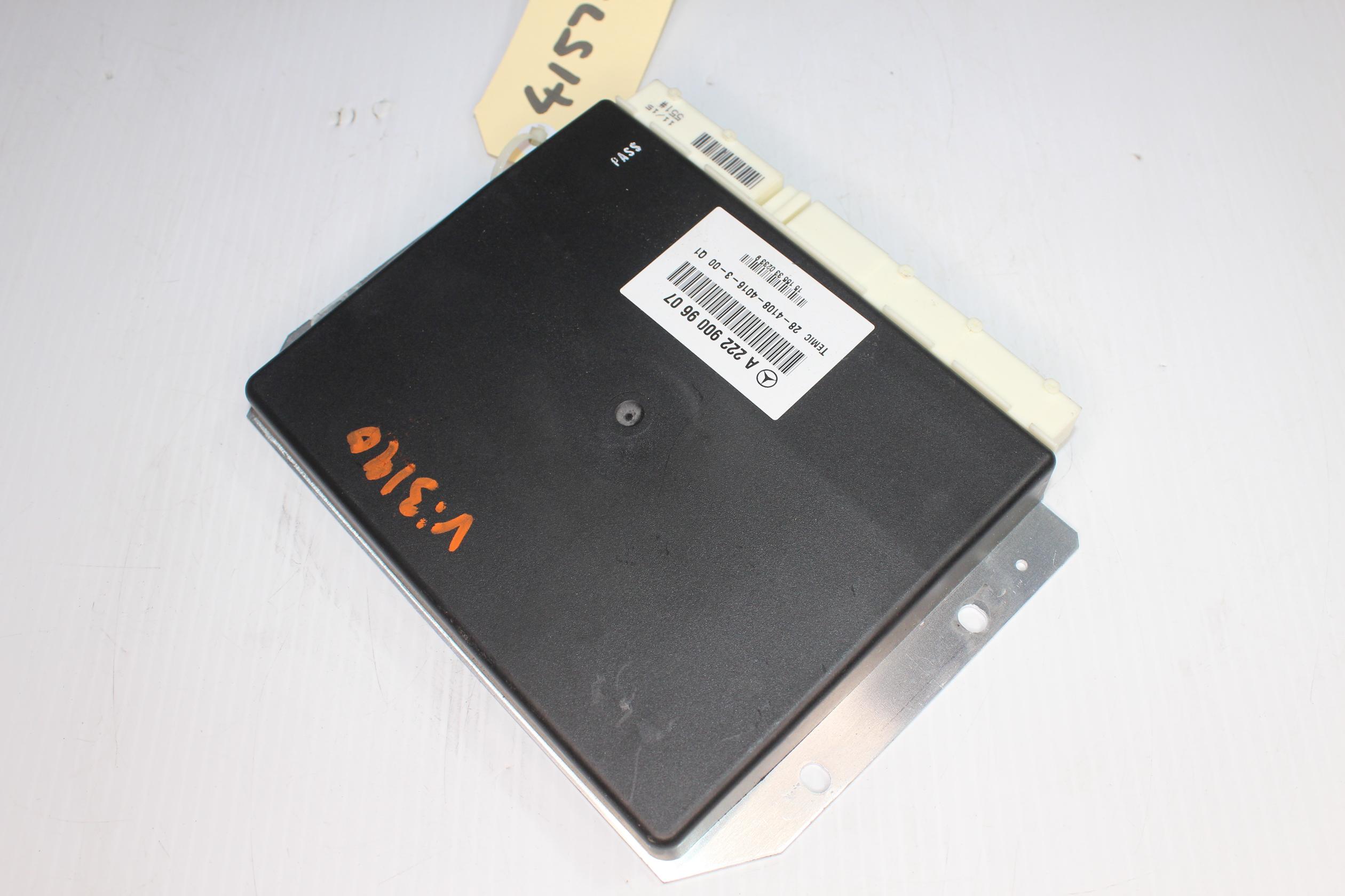 Mercedes Benz W222 S400 Air Suspension Control Unit A2229009607, A2229006213 - Image 4