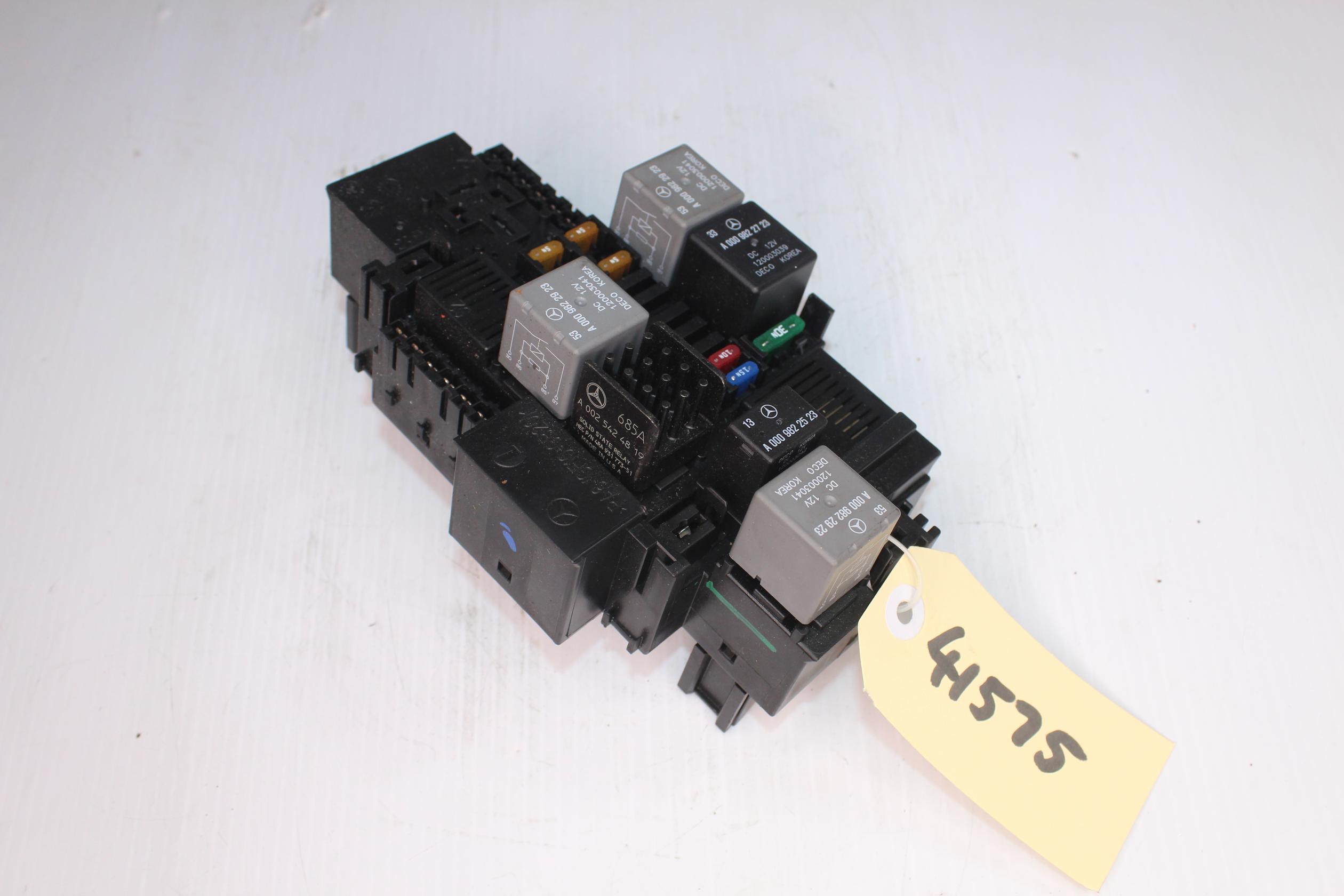 Mercedes Benz W222 S400 Engine Bay Relay Fuse Box Module A2229063302 - Image 1