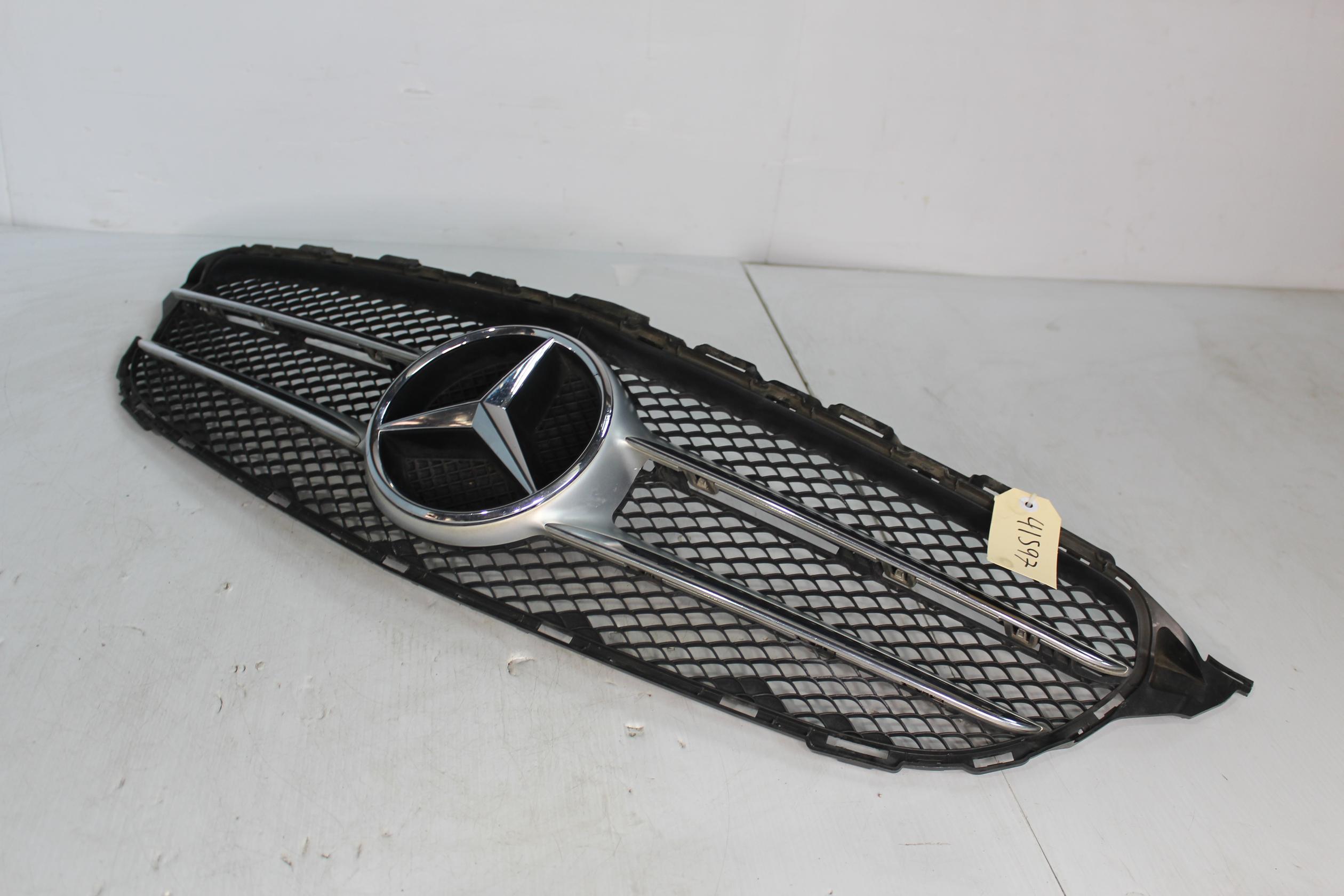 Mercedes Benz W205 C200 Front Radiator Grille A2058880023, A2058880160 - Image 3
