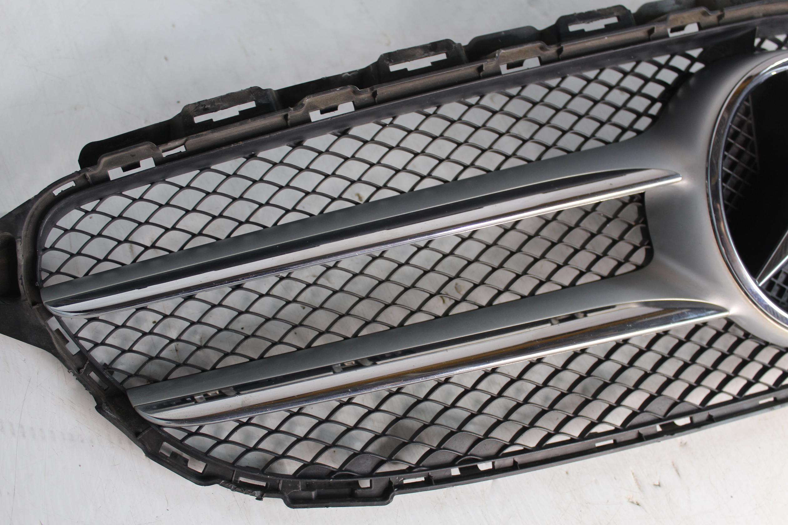 Mercedes Benz W205 C200 Front Radiator Grille A2058880023, A2058880160 - Image 6