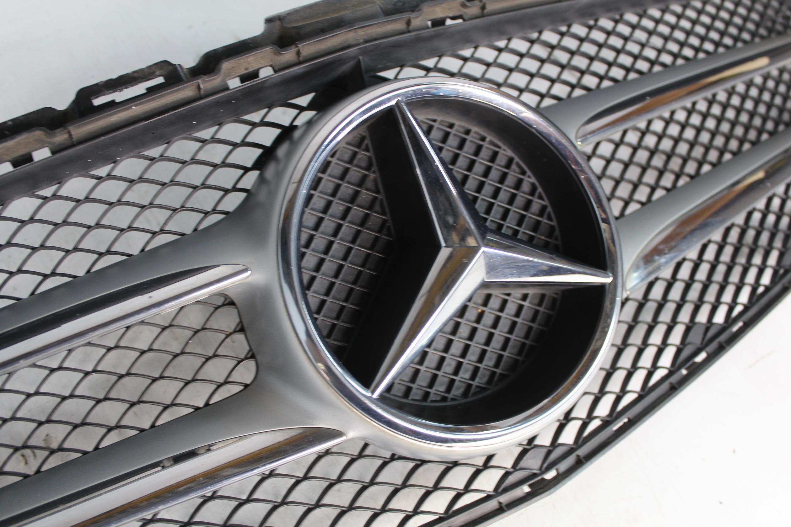 Mercedes Benz W205 C200 Front Radiator Grille A2058880023, A2058880160 - Image 7