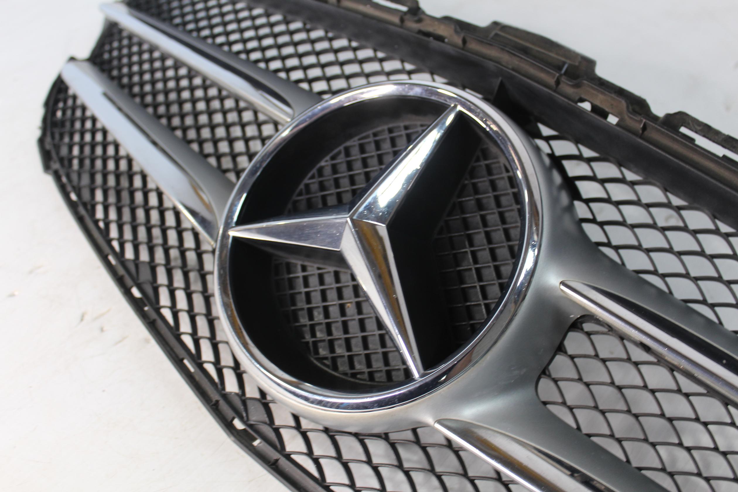 Mercedes Benz W205 C200 Front Radiator Grille A2058880023, A2058880160 - Image 8