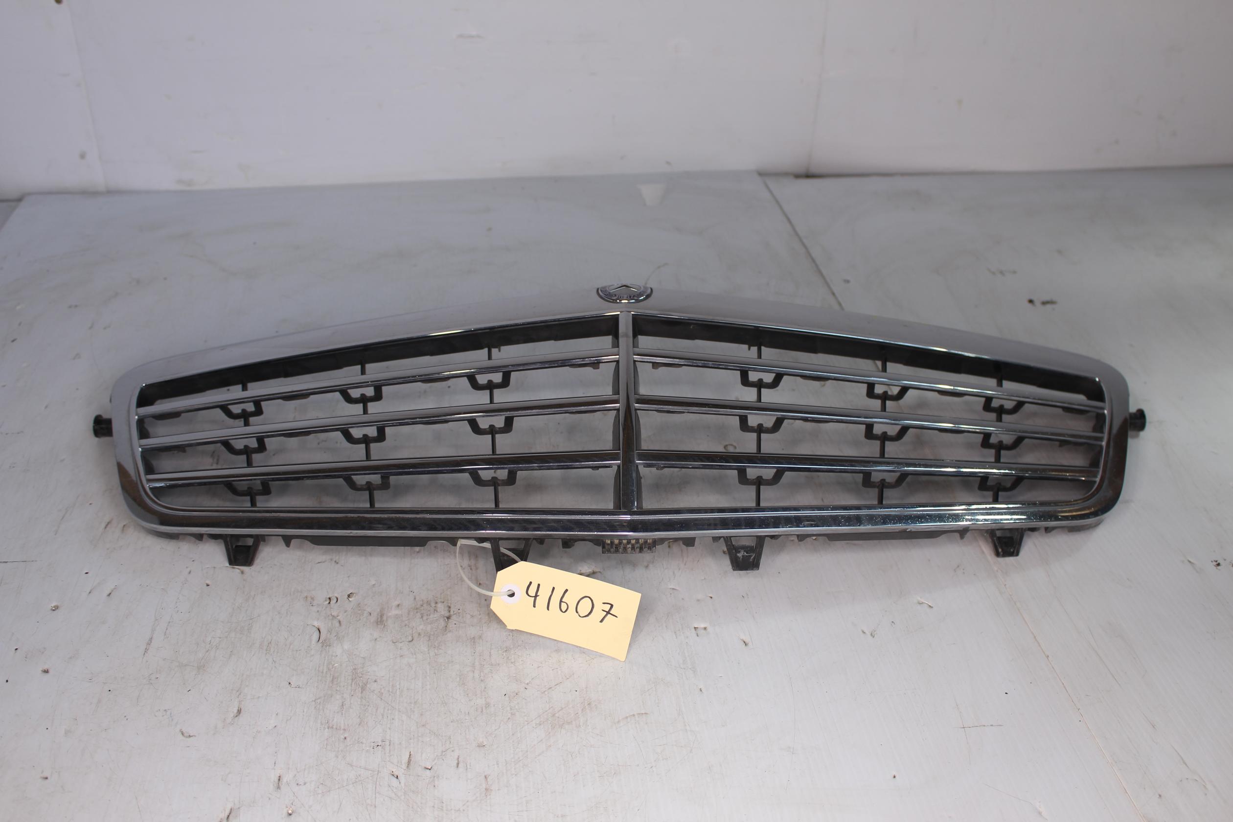 Mercedes Benz W212 E63 AMG Front Radiator Main Grille A2128800583, A2128801083 - Image 1