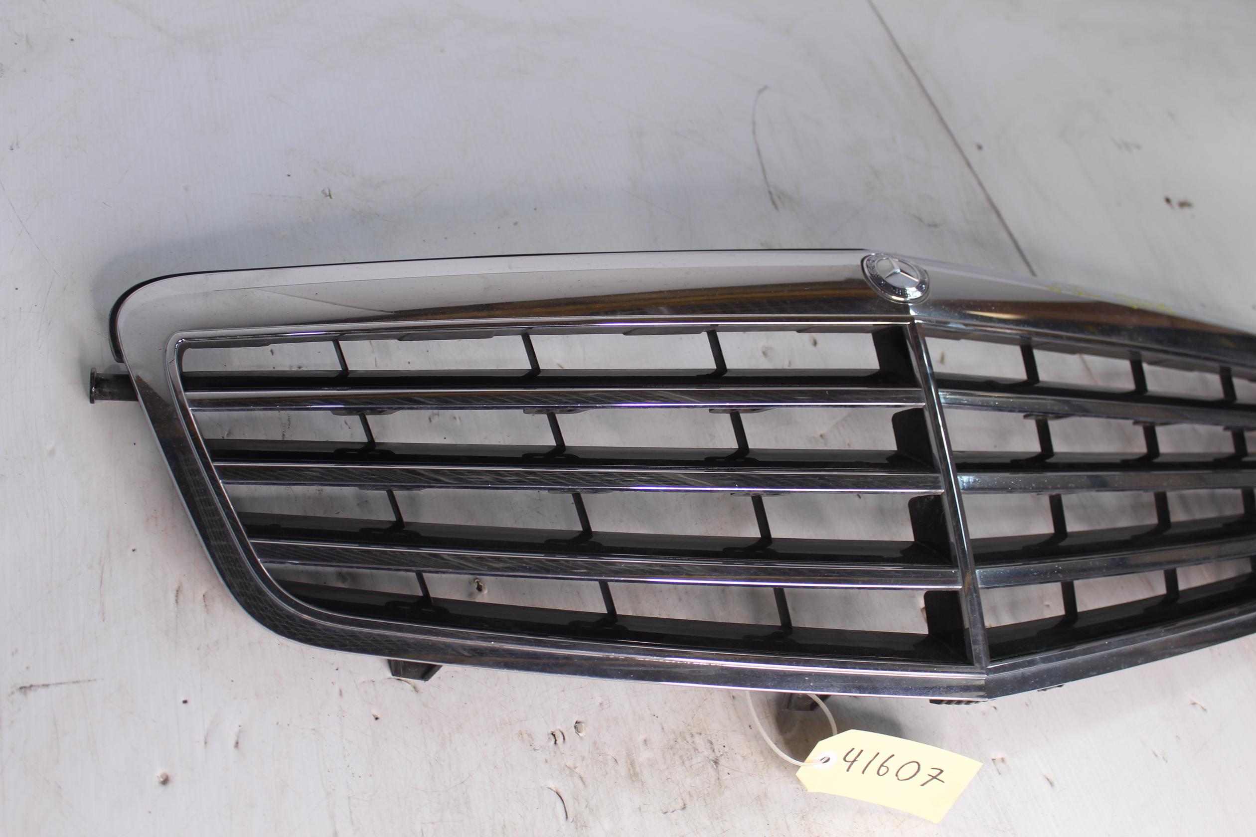 Mercedes Benz W212 E63 AMG Front Radiator Main Grille A2128800583, A2128801083 - Image 2