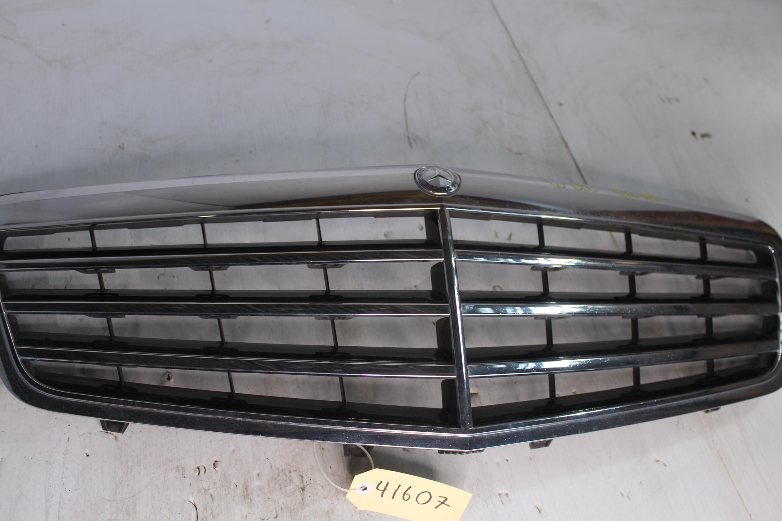 Mercedes Benz W212 E63 AMG Front Radiator Main Grille A2128800583, A2128801083 - Image 3