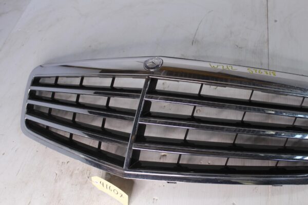 Mercedes Benz W212 E63 AMG Front Radiator Main Grille A2128800583, A2128801083