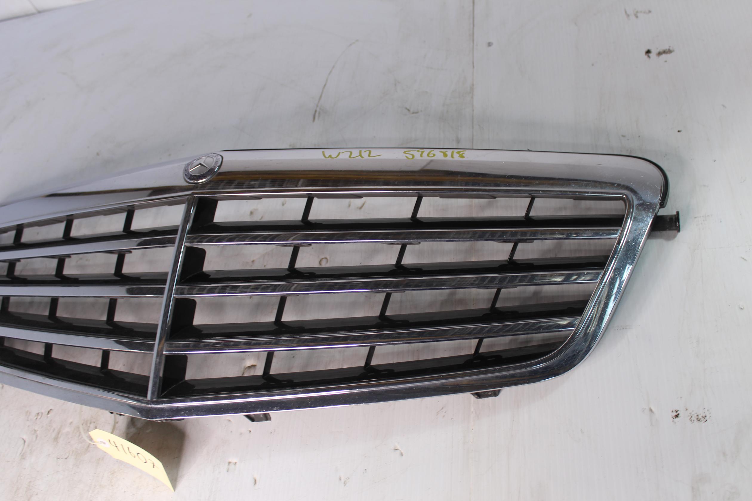 Mercedes Benz W212 E63 AMG Front Radiator Main Grille A2128800583, A2128801083 - Image 5