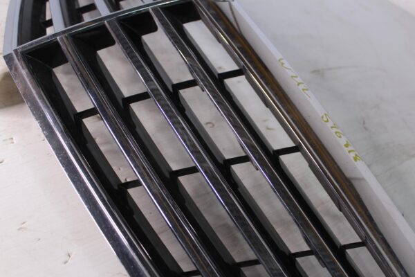 Mercedes Benz W212 E63 AMG Front Radiator Main Grille A2128800583, A2128801083
