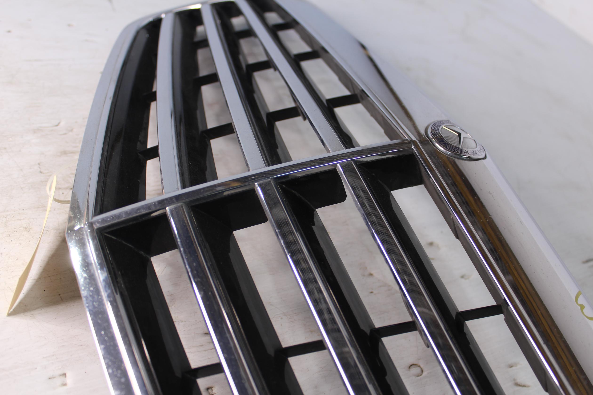Mercedes Benz W212 E63 AMG Front Radiator Main Grille A2128800583, A2128801083 - Image 8