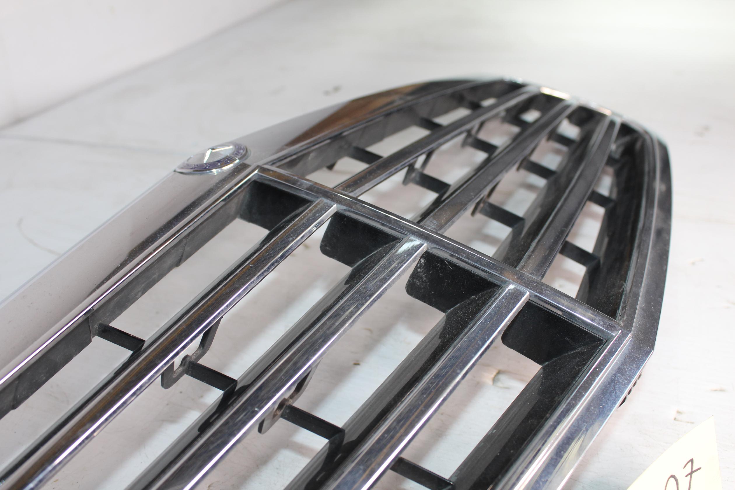 Mercedes Benz W212 E63 AMG Front Radiator Main Grille A2128800583, A2128801083 - Image 9