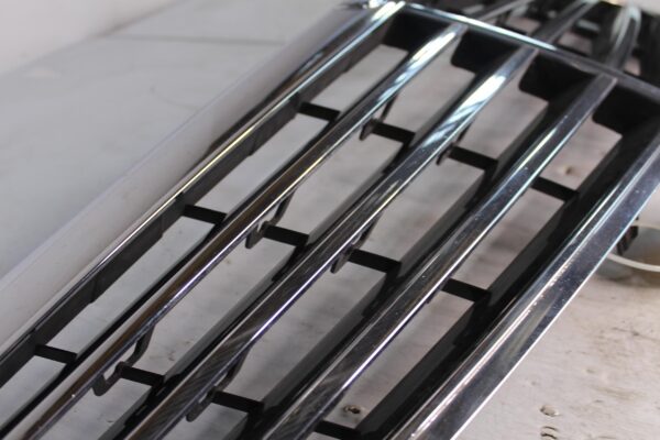 Mercedes Benz W212 E63 AMG Front Radiator Main Grille A2128800583, A2128801083