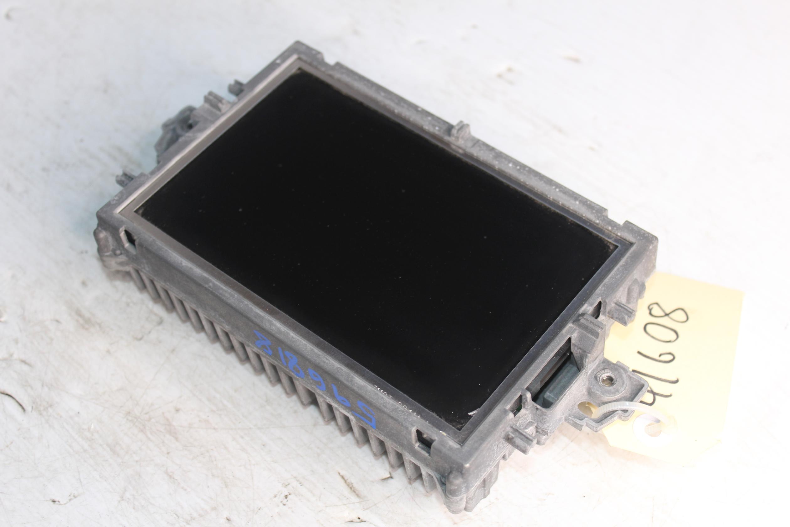 Mercedes Benz W212 E63 Radio Screen Display A2129004407, A2129002213 - Image 3