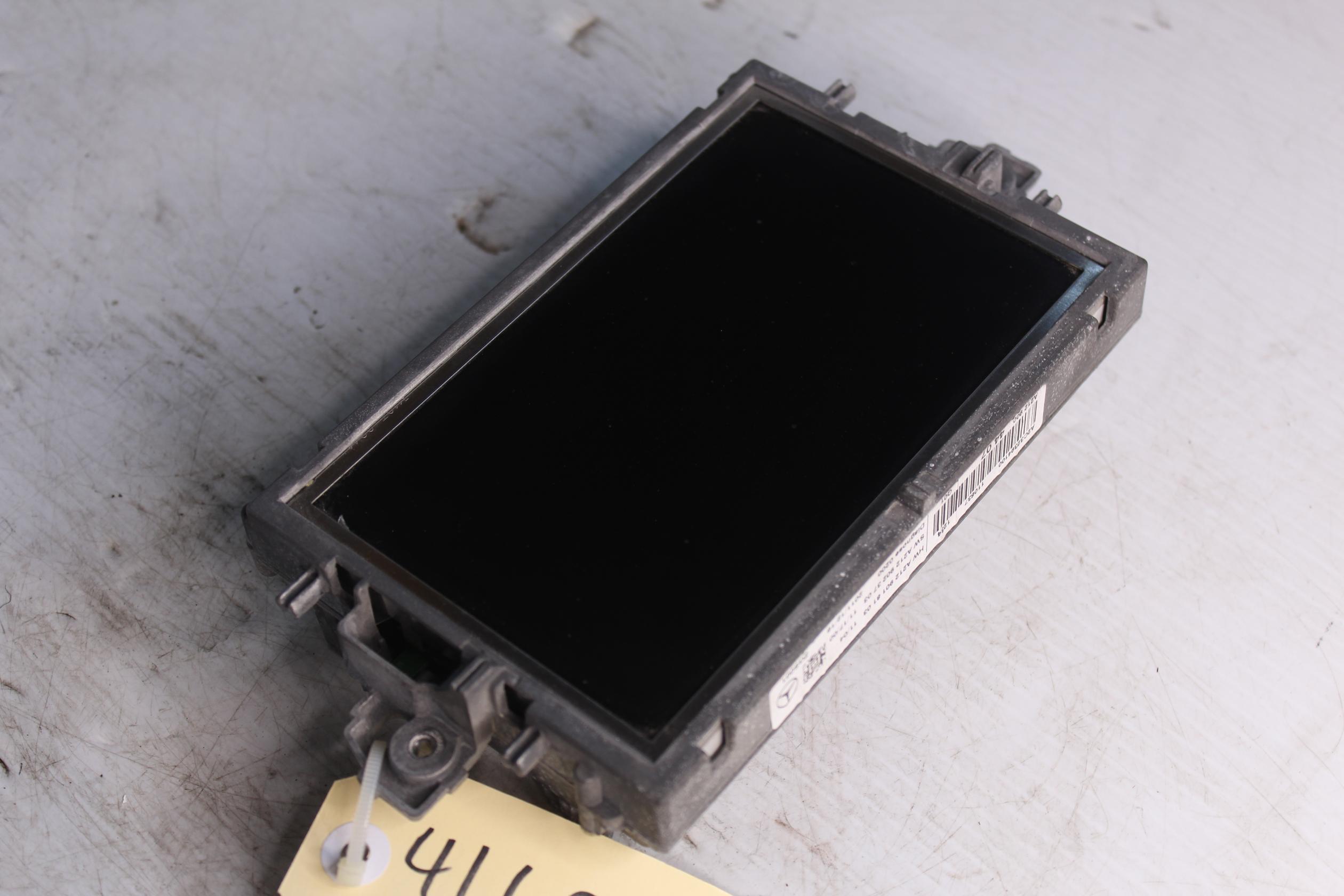 Mercedes Benz W212 E63 Radio Screen Display A2129004407, A2129002213 - Image 4