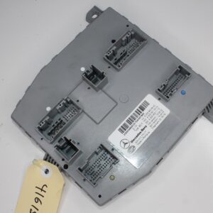 Mercedes Benz W205 C200 Front SAM Module A2059006822, A2059006330 - Image 4