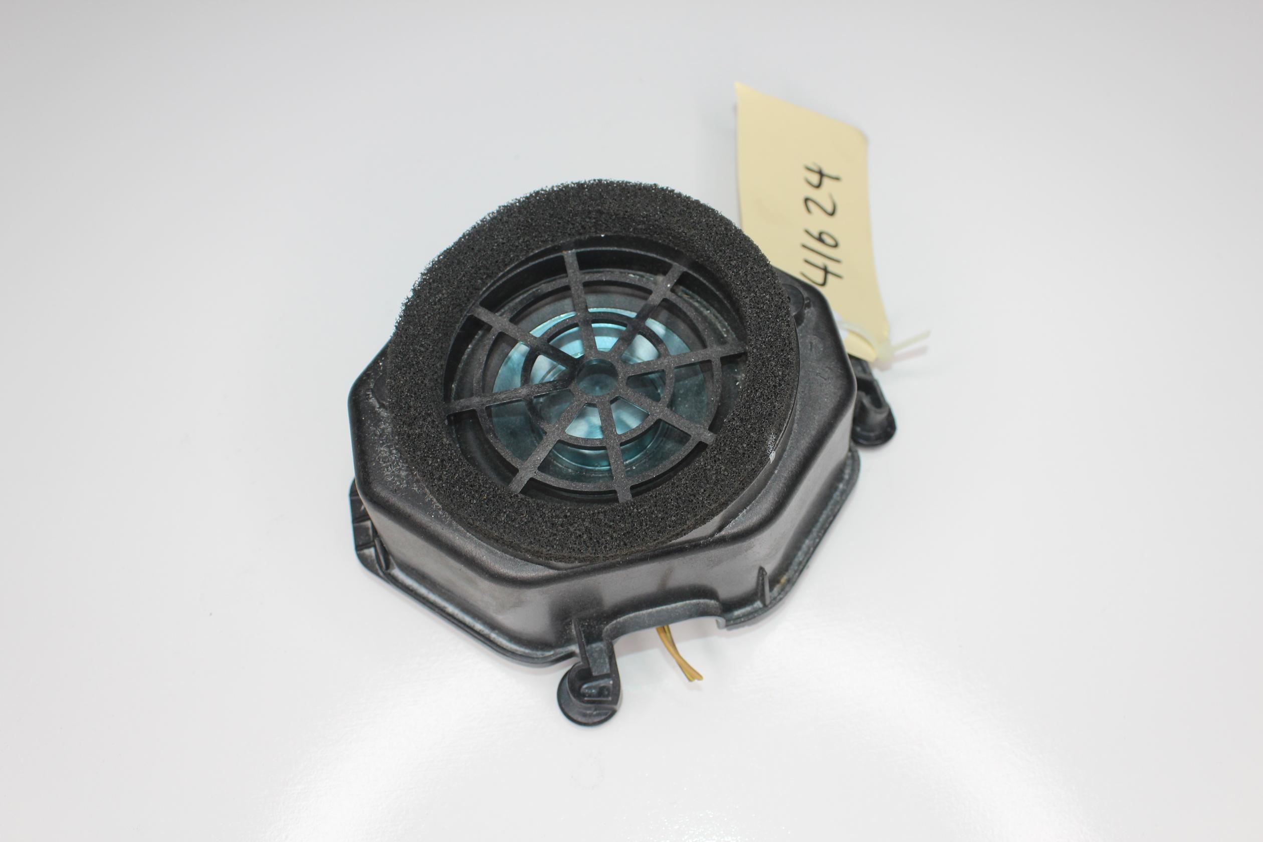Mercedes Benz W204 W212 C63 E63 Rear Parcel Shelf Speaker A2048202402 - Image 2