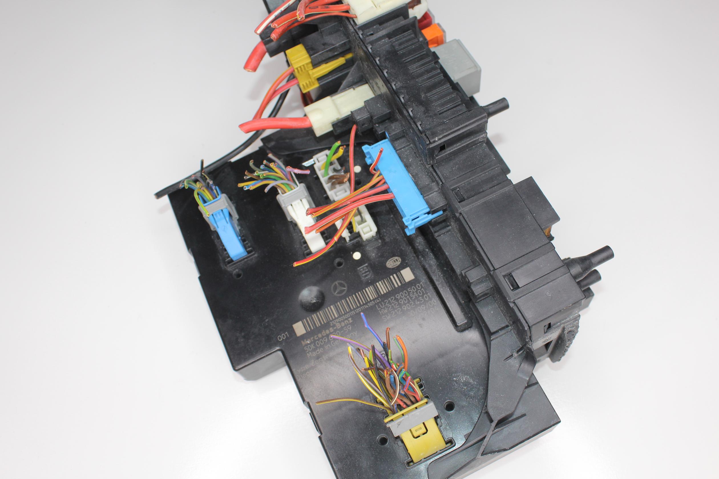 Mercedes Benz W212 E63 AMG Rear SAM Module A2129005001, A2129004022 - Image 6
