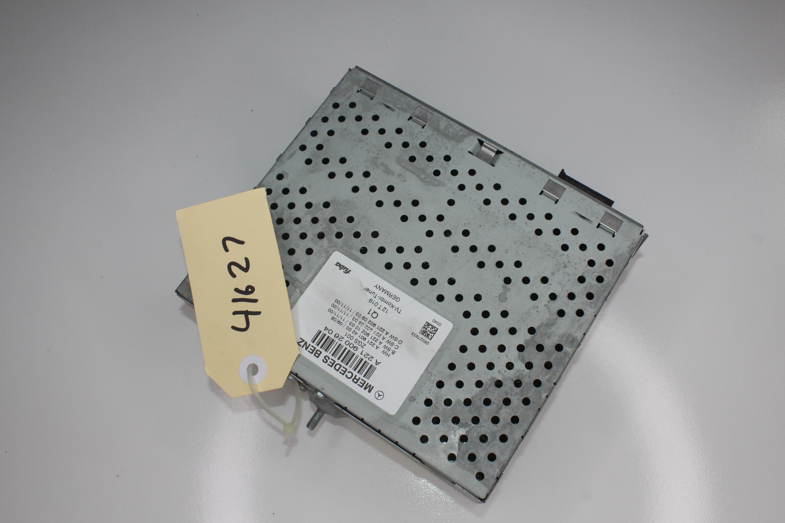 Mercedes Benz W212 E Class E63 AMG Headunit Stereo Tuner A2219002604 - Image 2
