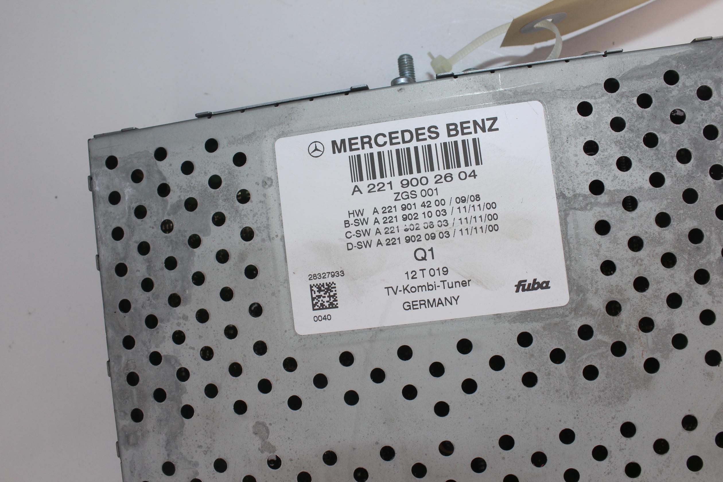 Mercedes Benz W212 E Class E63 AMG Headunit Stereo Tuner A2219002604 - Image 5