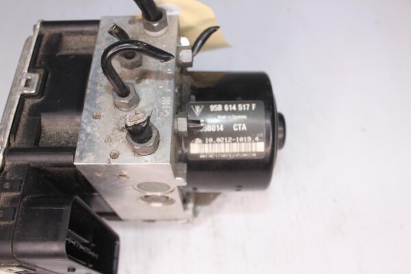Porsche 95B Macan 3.0L ABS Pump Hydraulic Unit 95B614511D, 95B614511F, 95B614517F