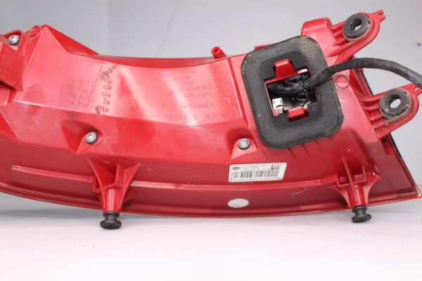 Porsche Macan 95B Rear Right Outer Tail Light Lamp 95B945096D, 95B945096R