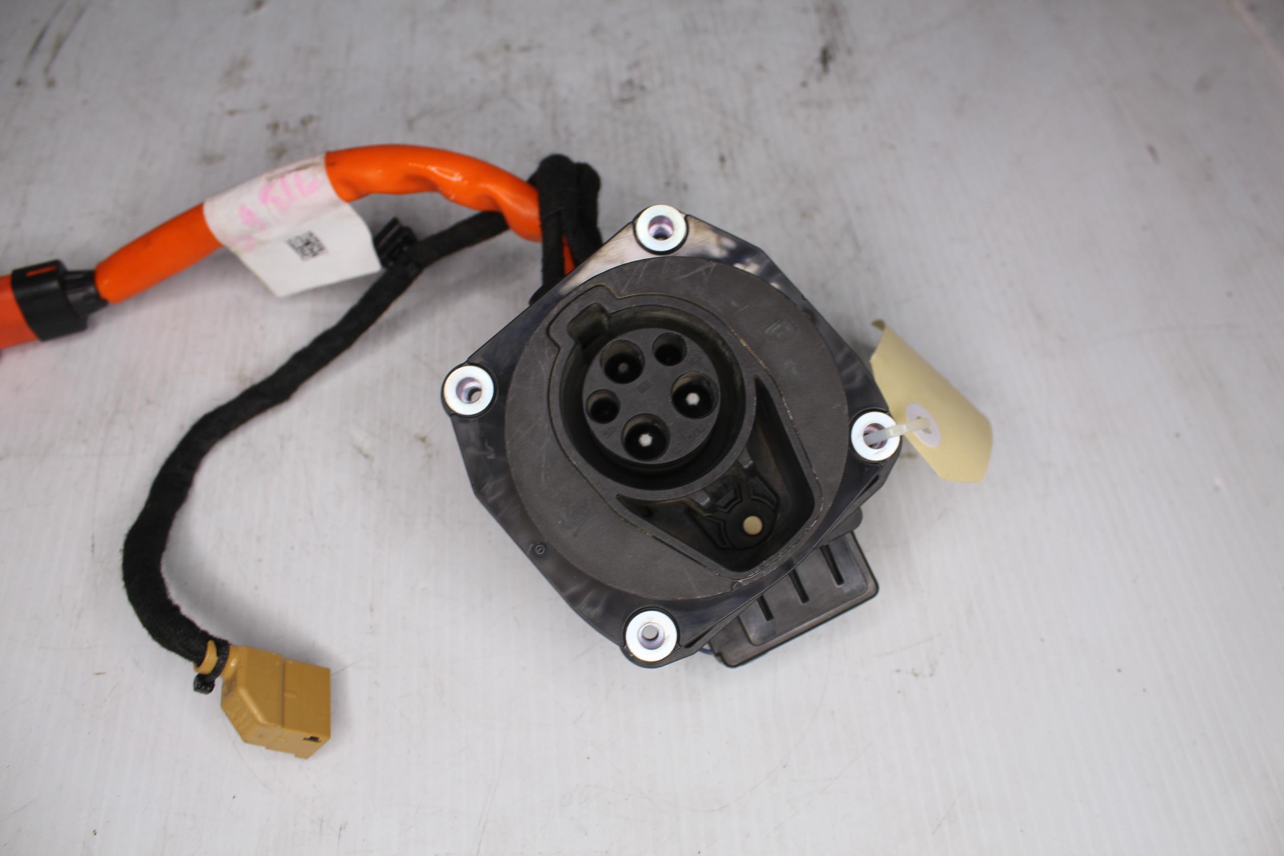 Porsche 92A 958.2 Cayenne Hybrid Charging Port Socket 95861167640, 7P5971676G - Image 7