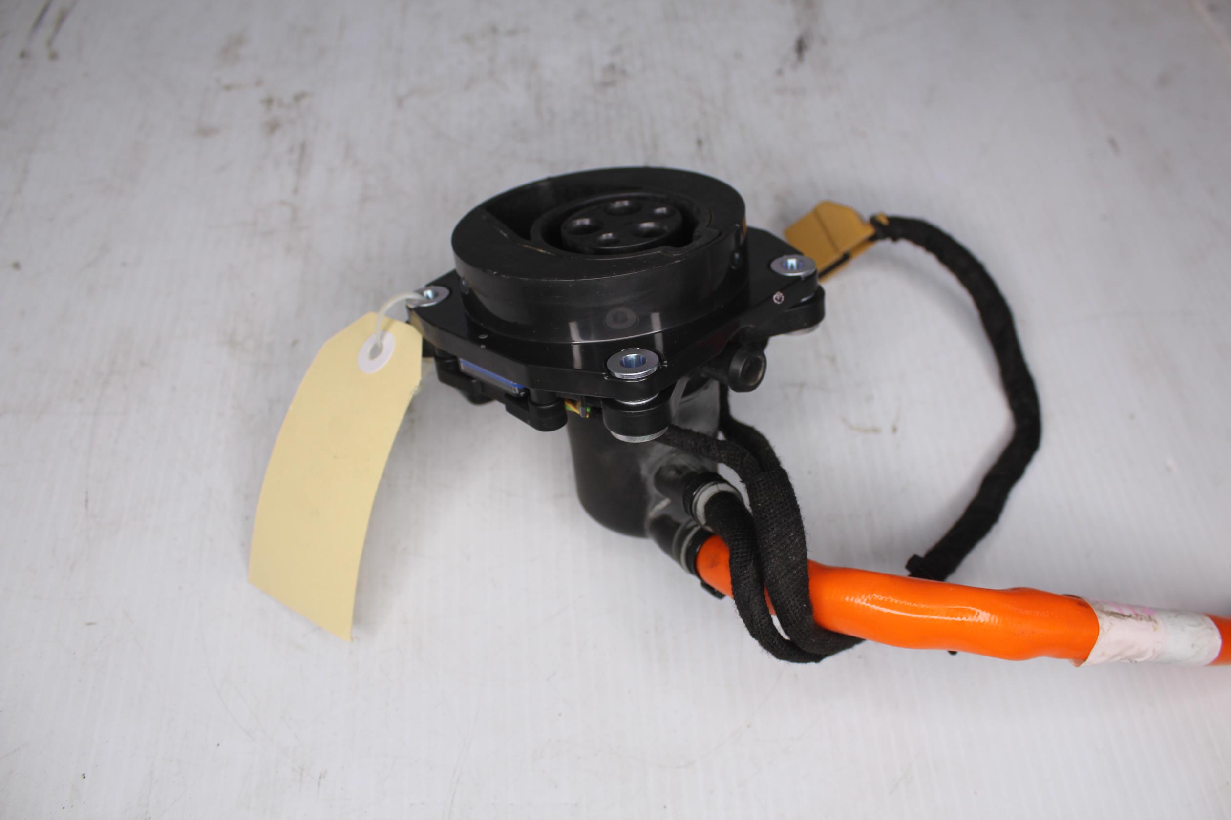 Porsche 92A 958.2 Cayenne Hybrid Charging Port Socket 95861167640, 7P5971676G - Image 9
