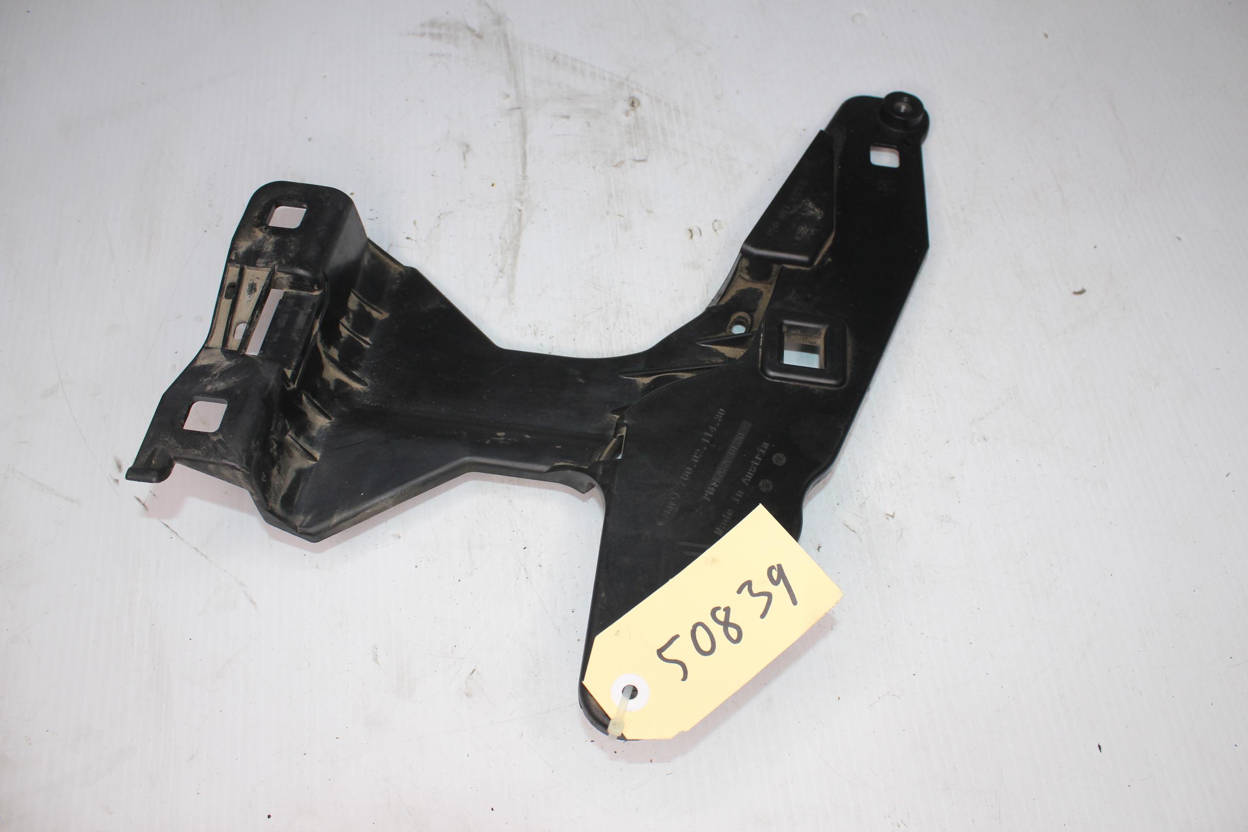 Porsche 95B Macan Right RH Headlight Retaining Plate 95B941122A, 7600211430 - Image 1