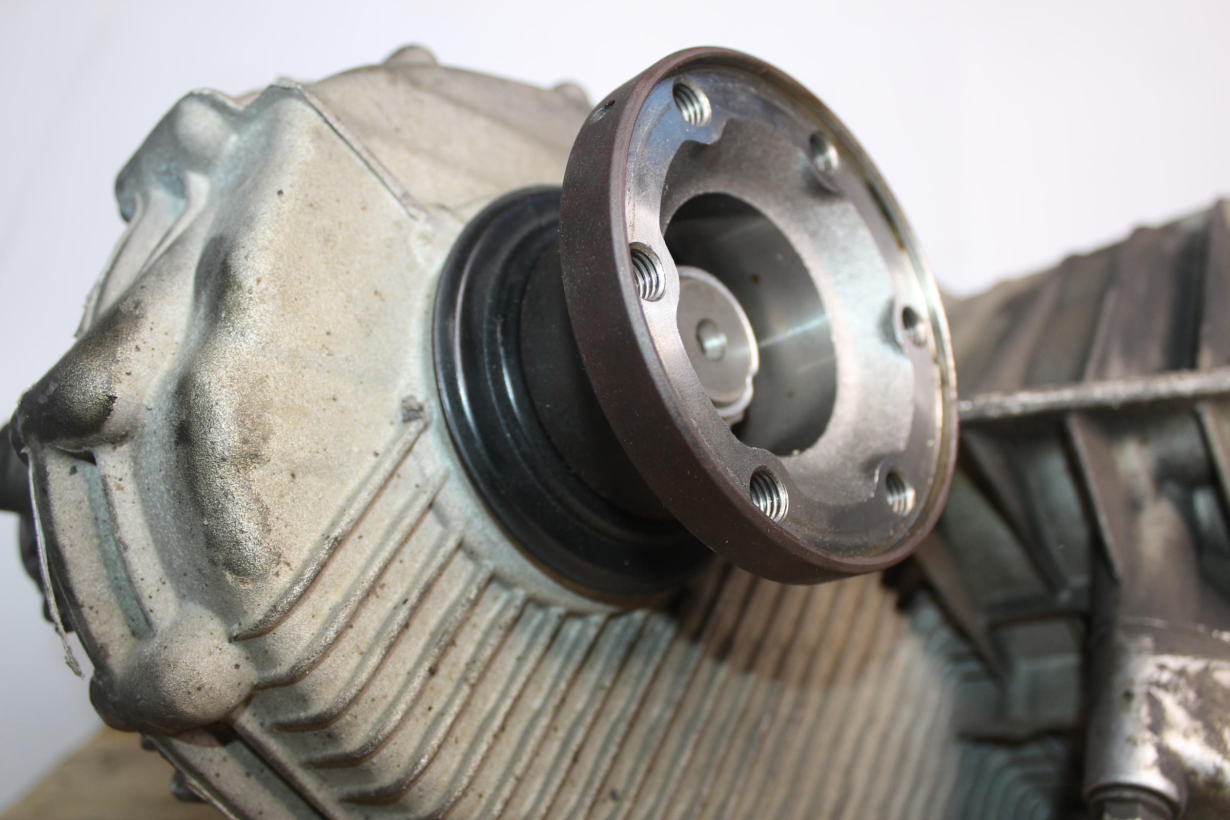 Porsche 957 Cayenne Turbo 4.5 Transfer Case Box 95534104053, 95534104055 - Image 2