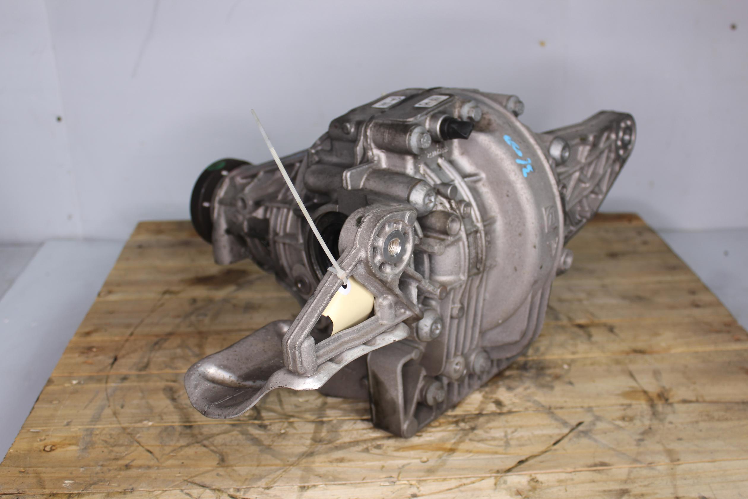 Porsche 95B Macan S GTS Rear Differential Diff 95B525015J, 95B525017C - Image 1