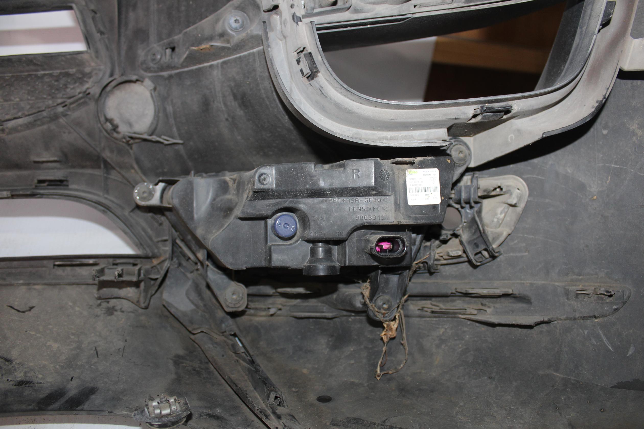 Porsche 95B Macan Turbo Front Bumper Bar - REPAIRS REQUIRED 95B807221E - Image 19
