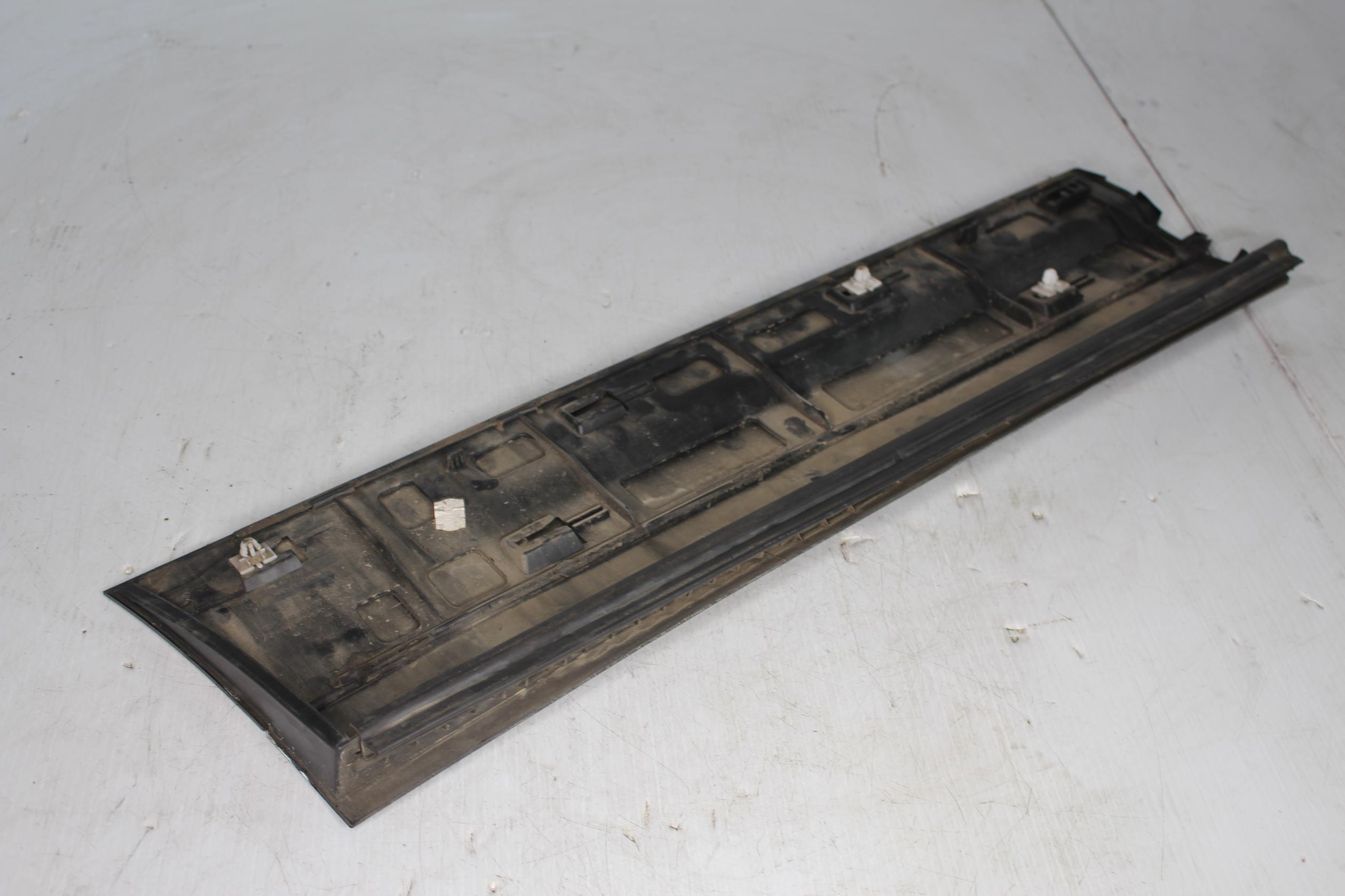 Porsche 958 Cayenne Left Rear Door Trim Mould 95855978900, 7P5839787J - Image 8