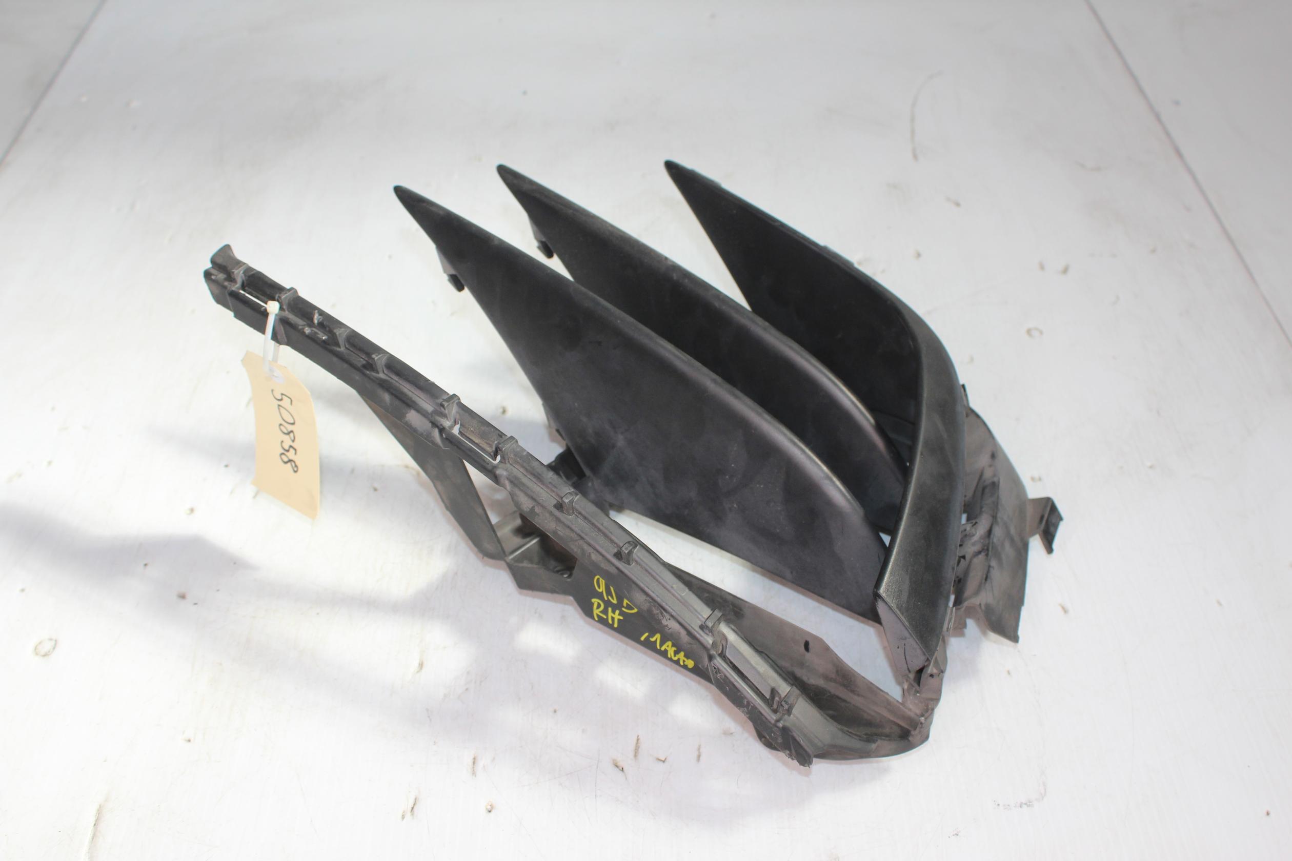 Porsche 95B Macan RH Right Front Bumper Grille Insert 95B807682, 95B807686, 95B807878 - Image 2